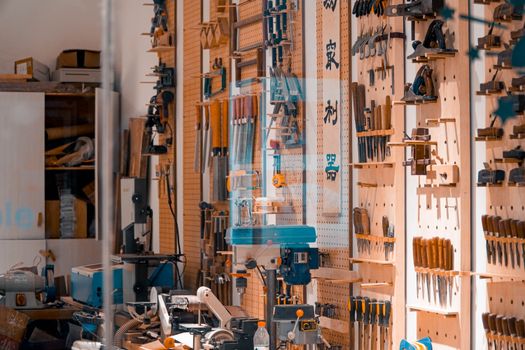 Optimize Your Carpentry Workshop: Expert Tips for Efficiency & Safety
