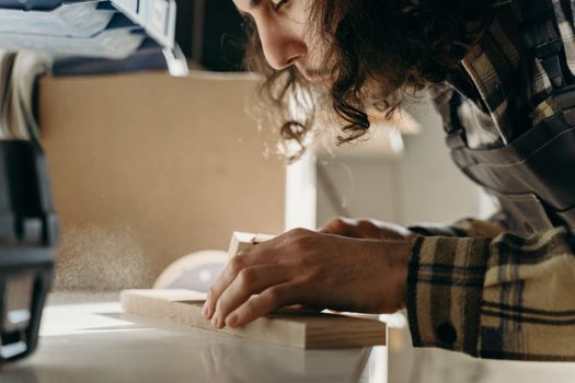 Transform Leftover Wood into Stunning DIY Crafts & Eco-Friendly Projects